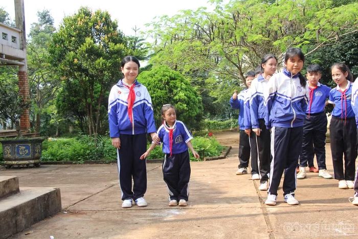 Thúy nhỏ hơn bạn bè đồng trang lứa rất nhiều