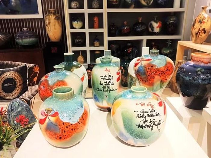 Bộ sản phẩm Gốm men suối ngọc của (HTX Sản xuất kinh doanh Gốm sứ Tân Thịnh đạt chứng nhận OCOP 5 sao