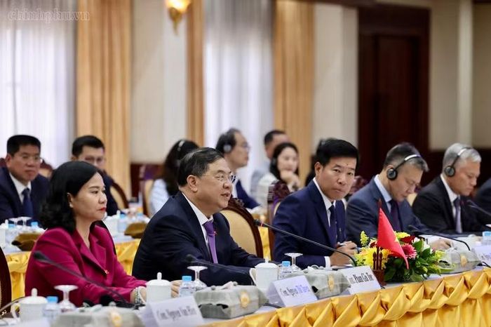 Phó Thủ tướng Thường trực Phạm Gia Túc nhấn mạnh, củng cố quan hệ hữu nghị vĩ đại, đoàn kết đặc biệt, hợp tác toàn diện, gắn kết chiến lược Việt Nam - Lào là nhiệm vụ chiến lược, lâu dài. Ảnh: CP