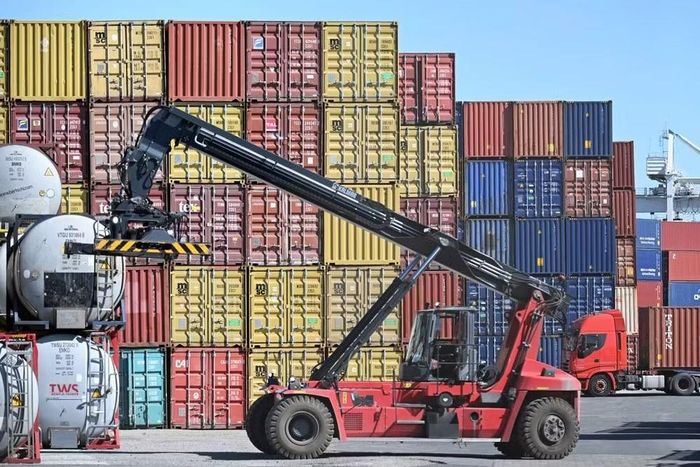 Các container hàng hóa nhập khẩu. Ảnh: Izvestia