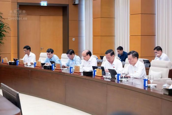 Các thành viên Ủy ban Thường vụ Quốc hội tại phiên họp. Ảnh: QH.