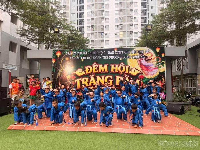 Các tiết mục văn nghệ, võ thuật ấn tượng do chính các em thiếu nhi thể hiện.