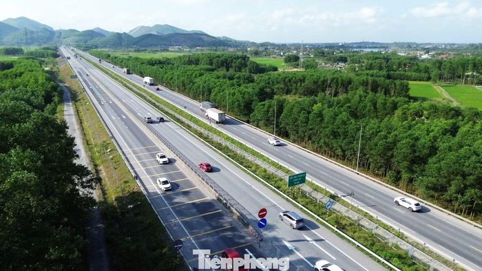 Trạm dừng nghỉ trên cao tốc Cam Lộ - La Sơn qua TP. Huế cần thu hồi hơn 5,7ha đất để thực hiện, nhưng chậm bố trí mặt bằng.