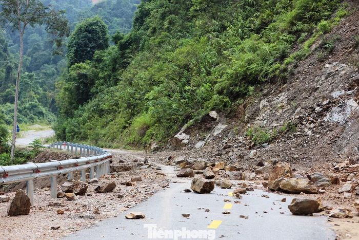 Cùng với đó là đánh giá nguyên nhân, mức độ ảnh hưởng và khả năng tiếp tục sạt lở để xây dựng phương án xử lý phù hợp.