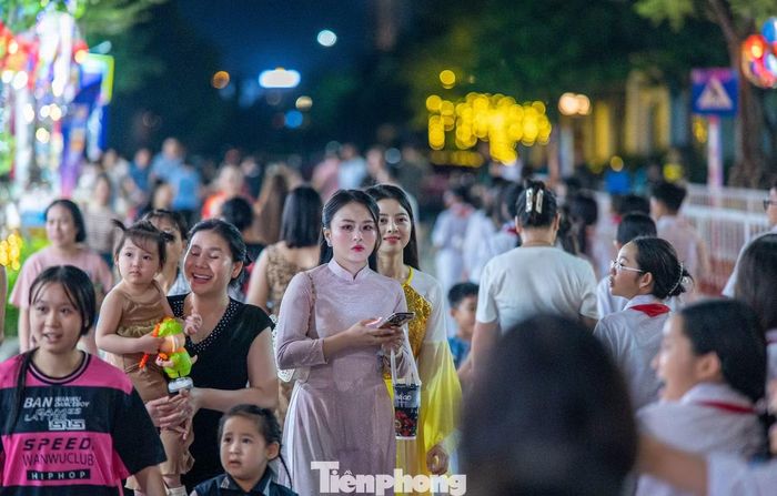 Theo đại diện phường Bãi Cháy, trong 2 ngày diễn ra sự kiện trung thu đã thu hút được gần 100.000 lượt khách đến Khu du lịch Bãi Cháy để tham quan, trải nghiệm, hoạt động mang đến những khoảnh khắc mãn nhãn, niềm vui cho đông đảo người dân, khách du lịch, nhất là các em nhỏ. Doanh thu du lịch từ hoạt động này ước đạt hơn 330 tỷ đồng.