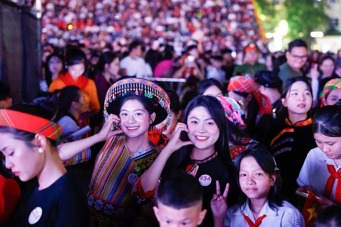 Cận nhan sắc một số thí sinh Hoa hậu Việt Nam tại lễ hội Thành Tuyên. Ảnh: Như Ý.