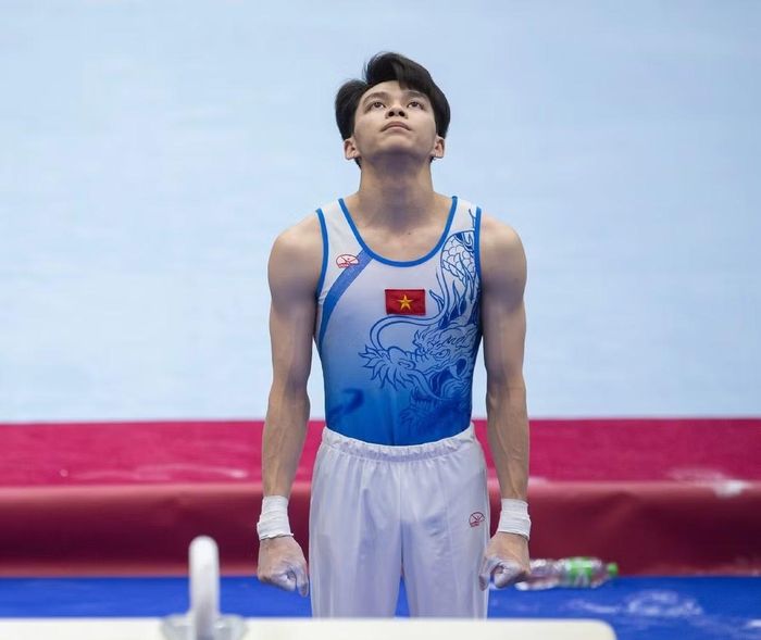Khánh Phong đã giành vé vào vòng tranh huy chương nội dung vòng treo