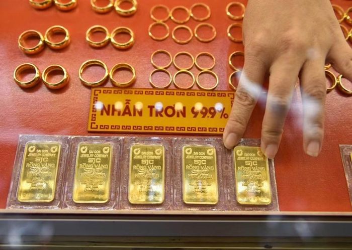 Giá vàng nhẫn một số thương hiệu ngang giá vàng miếng SJC.