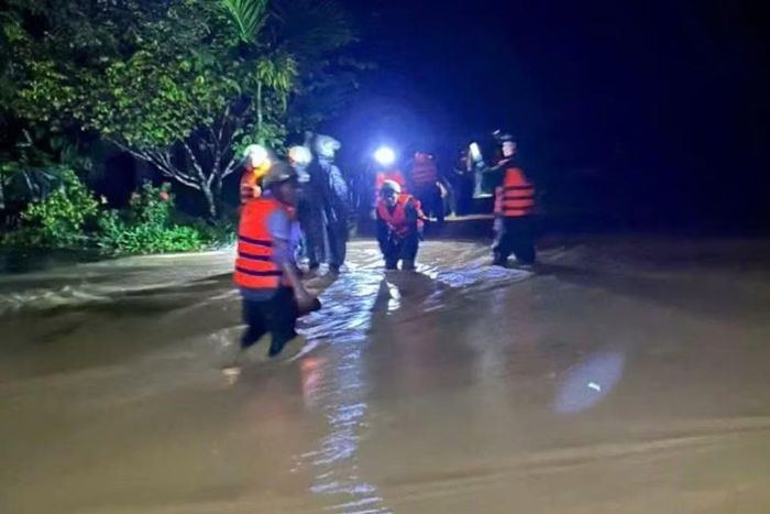 Mưa lớn gây lũ quét, ngập cục bộ tại xã Cát Tiên 3 làm khoảng 25 nhà dân bị ngập.