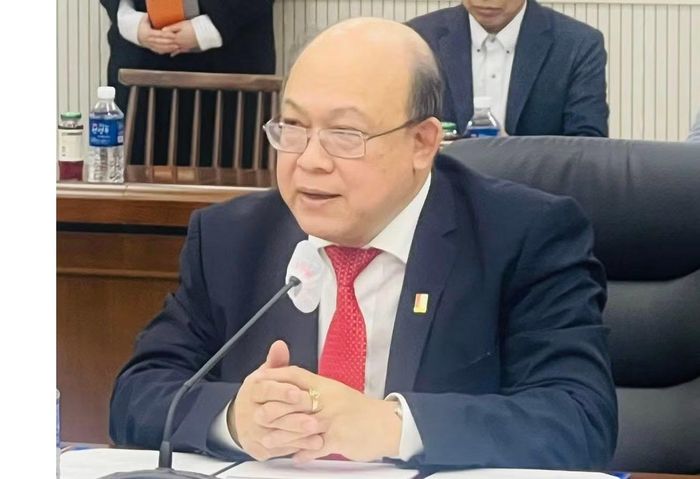 PGS.TS Huỳnh Quyết Thắng, đại biểu Quốc hội, Phó Giám đốc ĐH Bách khoa Hà Nội nêu quan điểm cá nhân về việc xóa độc quyền SGK.