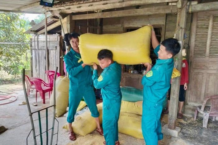 Trong chiều 20/9, lực lượng chức năng đã tiến hành di chuyển tài sản và người dân có nguy cơ cao bị ngập lụt đến nơi an toàn