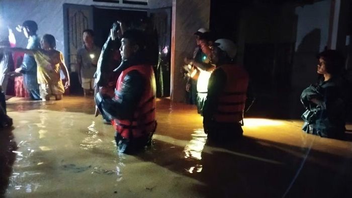 Trong khi đó, dự báo từ chiều 21 đến hết ngày 24/9, Lâm Đồng tiếp tục có mưa vừa, mưa to và dông, lượng mưa phổ biến 120-250mm/đợt, cục bộ có nơi trên 400mm/đợt. Cơ quan chức năng cảnh báo nguy cơ ngập úng, lũ quét và sạt lở đất.