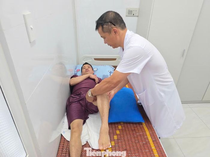 Bị hại Võ Mộng Đạt hiện đang điều trị tại bệnh viện.
