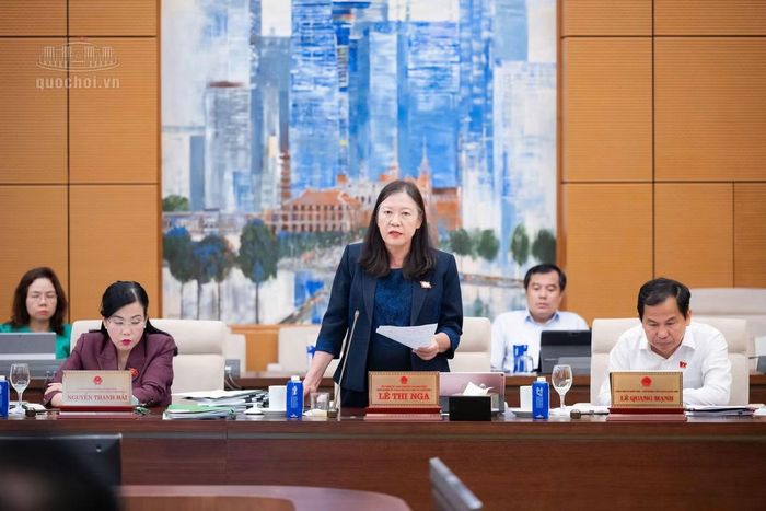Chủ nhiệm Ủy ban Dân nguyện và Giám sát Lê Thị Nga phát biểu. Ảnh: QH.