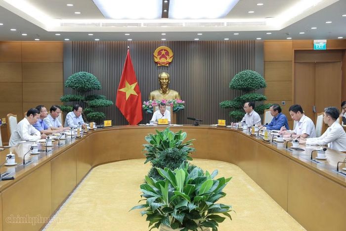  Thủ tướng Lê Minh Hưng chủ trì cuộc họp. (Ảnh: VGP) 