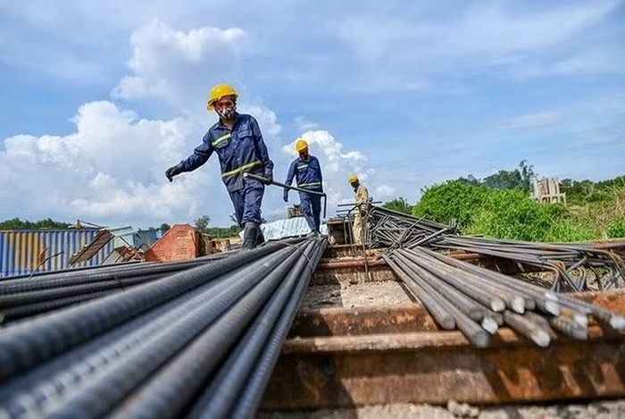 Chuyên gia cho rằng, nhập siêu lớn sẽ gây thêm sức ép lên tỷ giá và lãi suất vào cuối năm. Ảnh minh họa.