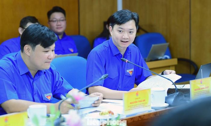 Anh Nguyễn Minh Triết - trao đổi ý kiến tại cuộc họp. Ảnh: Xuân Tùng