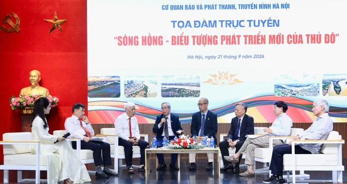 Các chuyên gia phân tích, chia sẻ tại tọa đàm