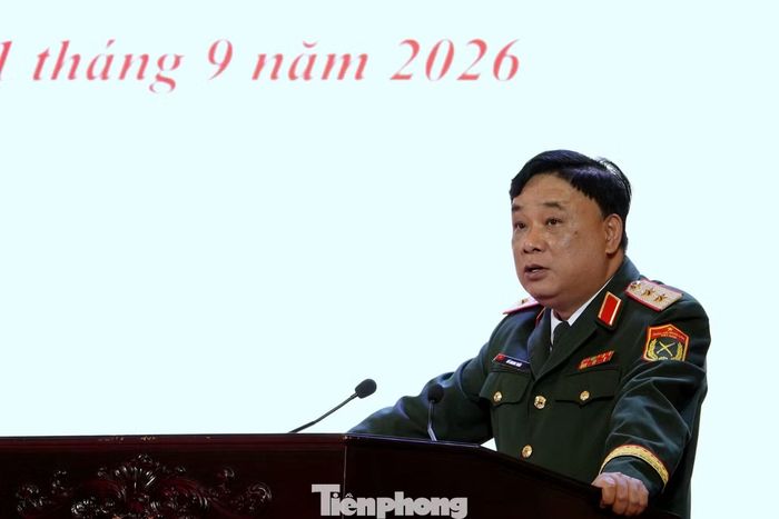 Trung tướng Hồ Quang Tuấn - Chủ nhiệm Tổng cục CNQP, yêu cầu “không để phong trào dừng lại ở khẩu hiệu, mà phải trở thành động lực hành động thường xuyên, liên tục trong từng cơ quan, đơn vị”.