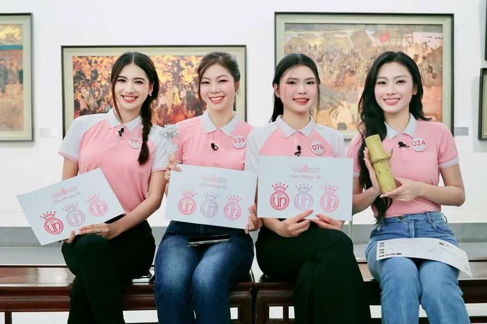 “Khi các chi tiết như tre, câu thơ, hoa và họa tiết rồng thời Lý dần xuất hiện, tôi chưa hình dung được điểm đến trong chặng hành trình tiếp theo của Hoa hậu Việt Nam. Tuy nhiên, khi giải mật từng câu hỏi, kết nối những dữ kiện đó và tìm ra điểm đến Bắc Ninh rất thú vị", thí sinh Mai Thị Yến Nhi nói.