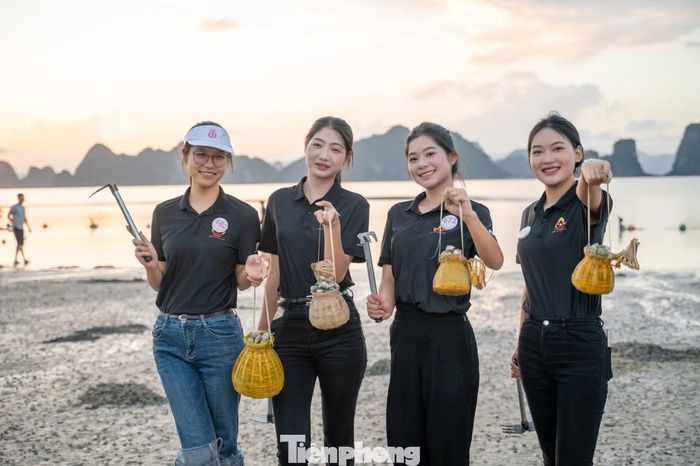 Từ những phút đầu còn bỡ ngỡ, nhiều thí sinh hào hứng khoe thành quả của mình.