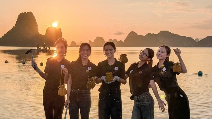 Đây cũng là một trong những trải nghiệm đời thường đáng nhớ nhất của 53 thí sinh kể từ khi bước vào hành trình Hoa hậu Việt Nam 2026. Các cô gái trực tiếp làm một công việc gắn với cuộc sống của người dân bản địa.