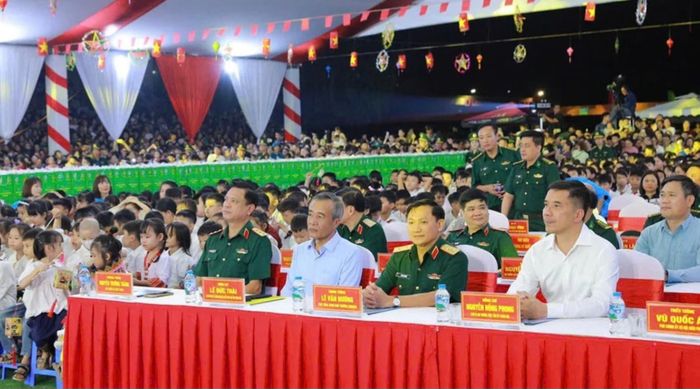 Các đại biểu tham dự chương trình.