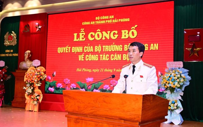 Thượng tá Nguyễn Văn Đức, tân Phó Giám đốc TP. Hải Phòng phát biểu tại hội nghị.