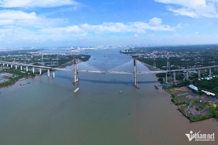 Cầu Phước Khánh là hạng mục quan trọng của dự án, có nhiệm vụ đưa tuyến cao tốc vượt sông Lòng Tàu.