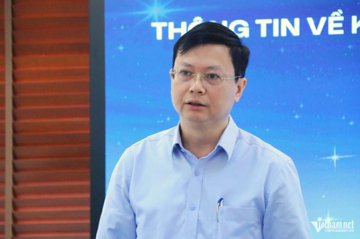 Ông Nguyễn Văn Hiền, Giám đốc Sở GD-ĐT Hà Nội thông tin tại họp báo. Ảnh: Thanh Hùng