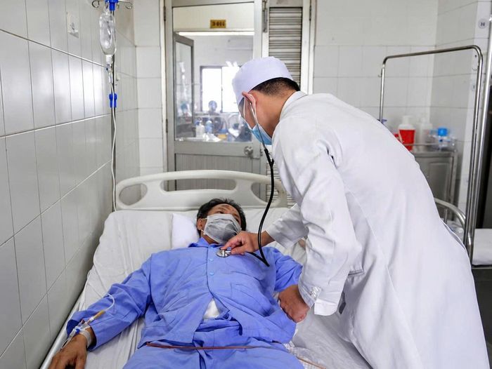 Bệnh nhân hiện tỉnh táo, tiếp xúc tốt, sức khỏe ổn định sau ca phẫu thuật. Ảnh: BVCC