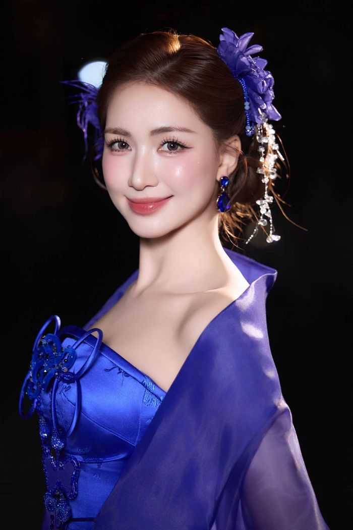 Ca sĩ Hòa Minzy xinh đẹp.