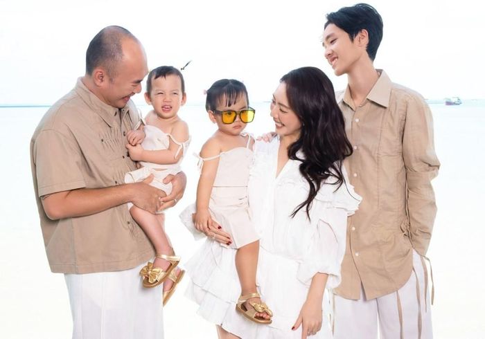 Tổ ấm đủ nếp đủ tẻ của vợ chồng Thu Trang - Tiến Luật. 