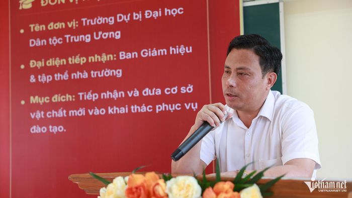 Ông Nguyễn Văn Đức, Giám đốc Ban Quản lý dự án đầu tư chuyên ngành xây dựng phát biểu tại buổi kiểm tra. 