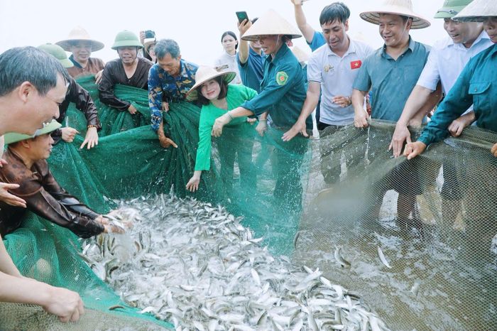 Sản phẩm đánh bắt được từ kéo rùng rất tươi ngon là một lợi thế để hút khách