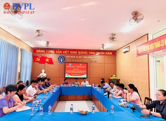  Toàn cảnh hội nghị.