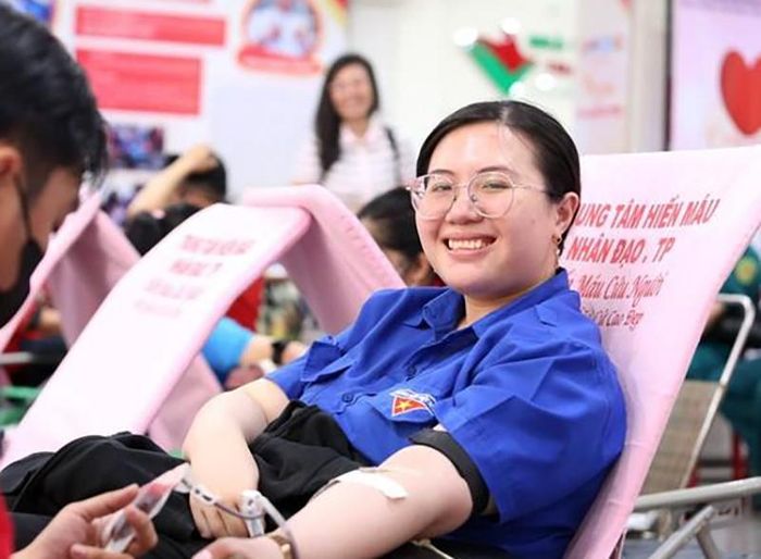 Người dân tham gia hiến máu tình nguyện tại TP Hồ Chí Minh.