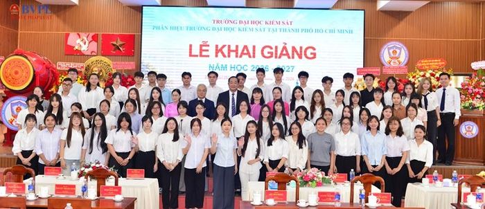 Các em sinh viên sẽ nỗ lực học tập, tích cực rèn luyện, nghiêm túc chấp hành nội quy, chủ động tiếp thu tri thức và tích cực tham gia các hoạt động của Nhà trường.