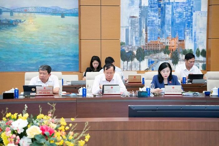  Các đại biểu tham dự Phiên họp.