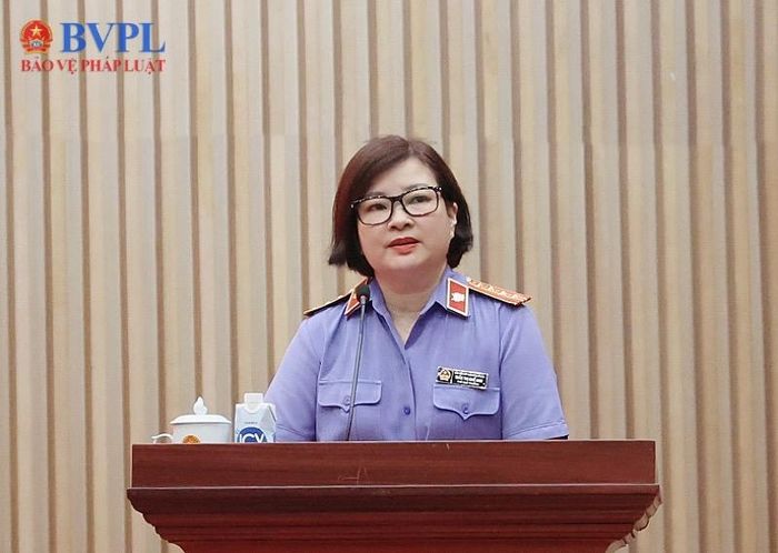 Đồng chí Trần Thị Quế Anh, Phó Cục trưởng Cục 2 phát biểu tại Hội nghị.