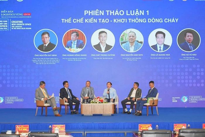 Phiên thảo luận về thể chế kiến tạo - khơi thông dòng chảy. Ảnh ĐT