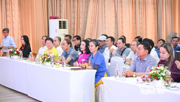 Đại biểu tham dự lễ khai mạc. Ảnh: Thành Cường