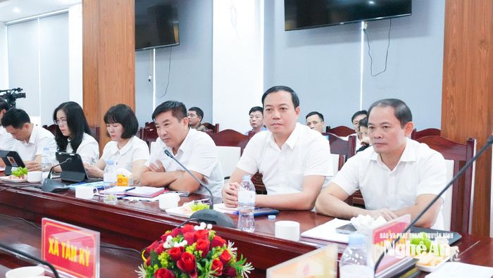Lãnh đạo các Ban HĐND tỉnh tham gia cuộc làm việc. Ảnh: Mai Hoa