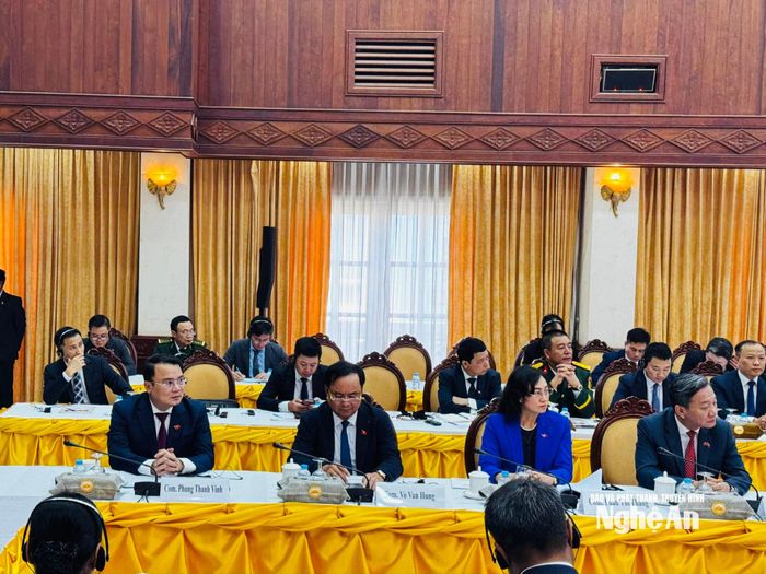 Lãnh đạo tỉnh Nghệ An tham dự Hội đàm. Ảnh: Khánh Thục