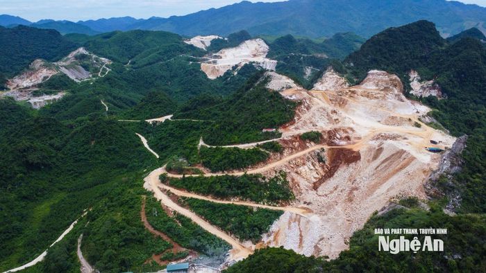 Một khu vực mỏ khoáng sản trên địa bàn xã Châu Lộc. Ảnh: Vĩnh Hoàng