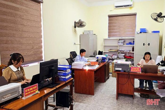 Sự tận tụy của cán bộ làm công tác giảm nghèo đã góp phần tranh thủ được nhiều nguồn lực, giúp người nghèo xã Kỳ Lạc có thêm cơ hội vươn lên thoát nghèo bền vững.