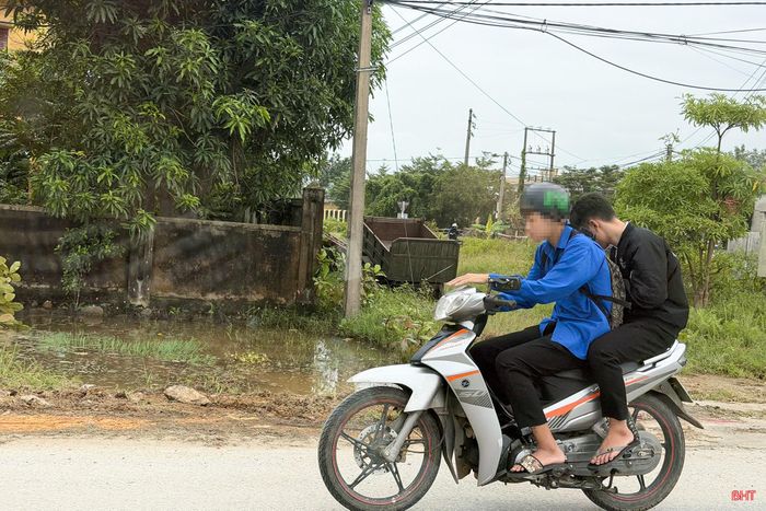 Hàng loạt trường hợp học sinh vi phạm Luật Trật tự, an toàn giao thông tại các xã Mai Phụ, Thạch Hà, Can Lộc.
