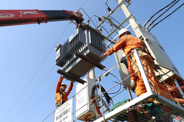 Ngành chuyên môn triển khai các biện pháp kỹ thuật, đảm bảo cấp điện an toàn, ổn định.