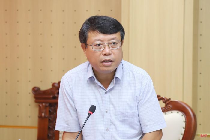 ... và đồng chí Dương Tất Thắng - Ủy viên BTV Tỉnh ủy, Phó Chủ tịch Thường trực HĐND tỉnh phát biểu tại phiên họp.