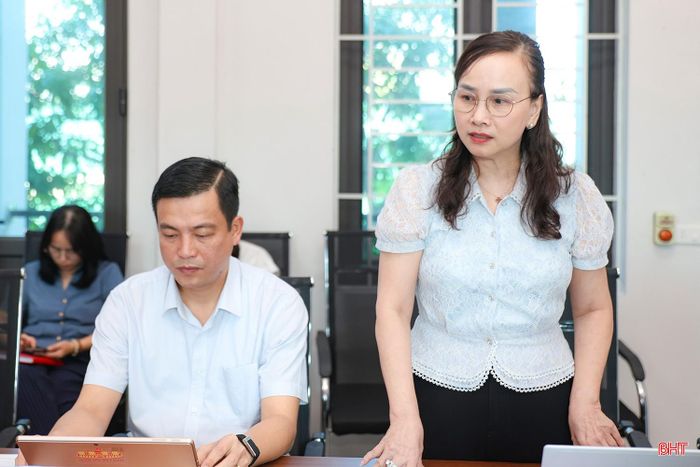 Phó Trưởng ban Thường trực Ban Tuyên giáo Tỉnh ủy Đặng Thị Quỳnh Diệp phát biểu tại buổi làm việc.